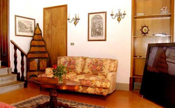 Casa Vacanze Villa Giusterna Monte Benichi Екстериор снимка